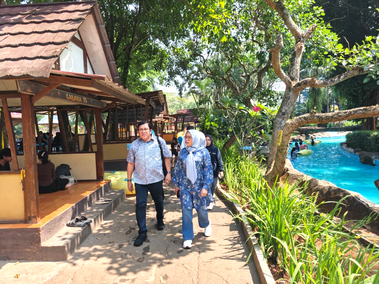 Audiensi ke Water Kingdom Mekarsari bertemu dengan Ibu Direktur beserta Staf dan Tim APINDO Kab.Bogor. Alhamdulillah UMKM Binaan APINDO telah meliki 4 booth titip barang secara permanen dan akan segera membuka booth lagi oleh Bidang Organisasi dan UMKM.